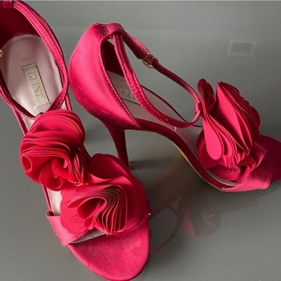 Glint satin heels 9.5  - Picture 1 of 6